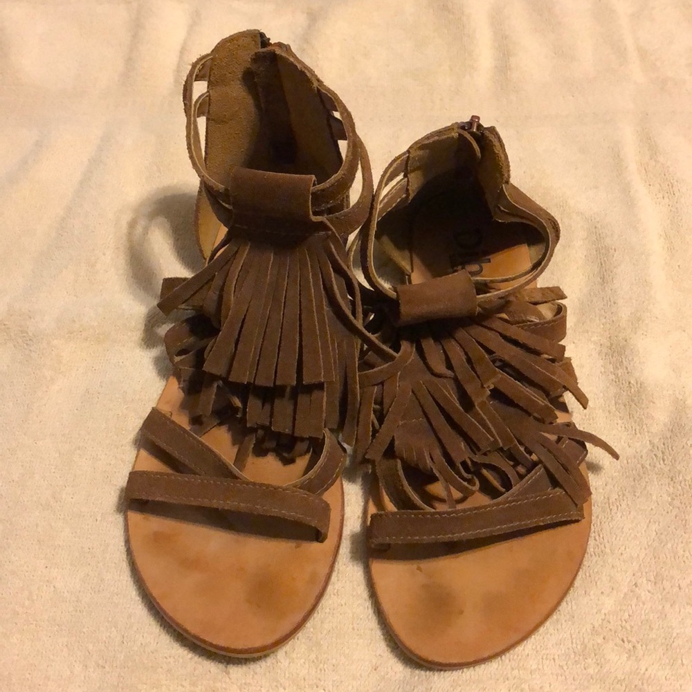 Fringe moccasin sandals